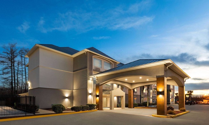 Bayou Cane Hotel | Comfortable Stay at La Quinta Inn & Suites Houma