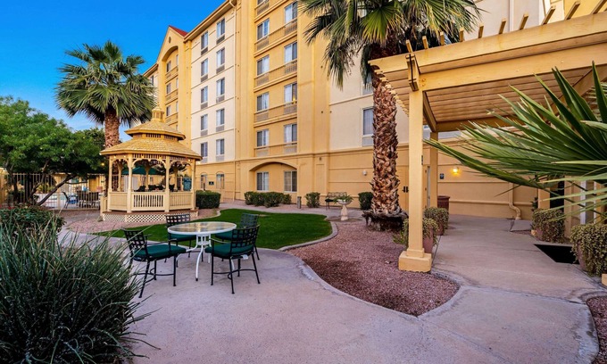 Superstition Springs Hotel | Comfortable Stay at La Quinta Inn & Suites Mesa Superstition