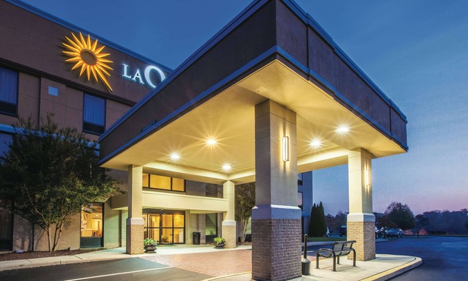 Mechanicsburg Hotel | Pet-Friendly Stay at La Quinta Inn & Suites Mechanicsburg