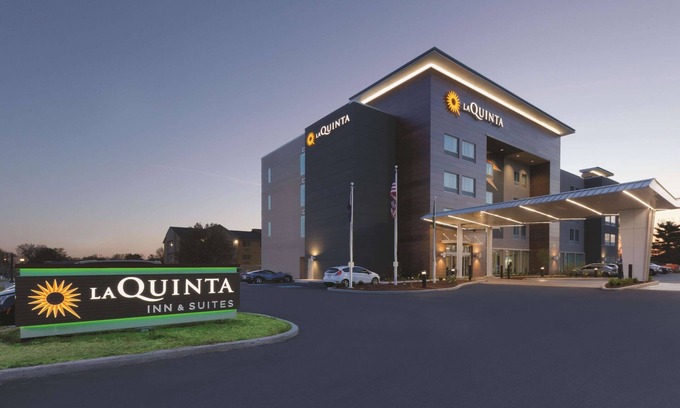Terre Haute Hotel | Discover La Quinta Inn & Suites: Guest Rated 8.8 / Pet Friendly