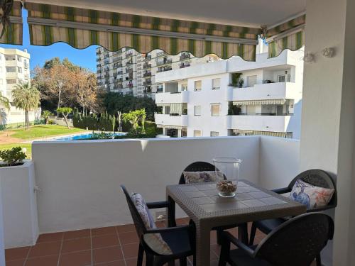 Benalmadena Costa Apartment | Inviting La Quinta: Oceanfront, Pools & Pet-Friendly Stay