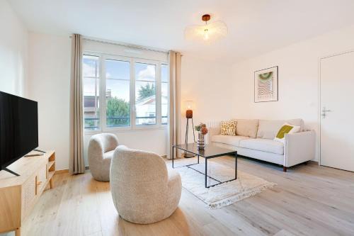 Viroflay Apartment | Family-Friendly La Résidence Alpha Viroflay - 9.6 Rated Stay