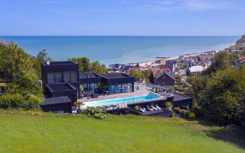 Varengeville-sur-Mer House | Relax at La Résidence de la Villa Quartz with Ocean Views