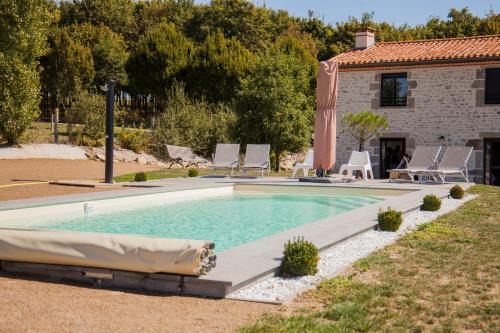 Mortagne-sur-Sevre House | La Remise: Family-Friendly Hotel with Pool & Great Reviews