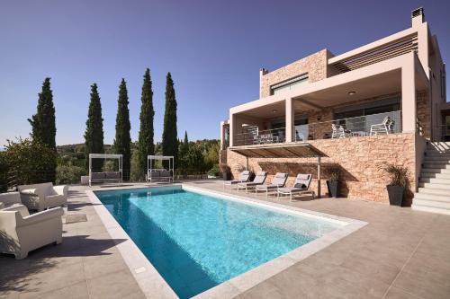 Nea Tirintha Villa | Beautiful La Residenza: Oceanfront Pool & Spa Retreat