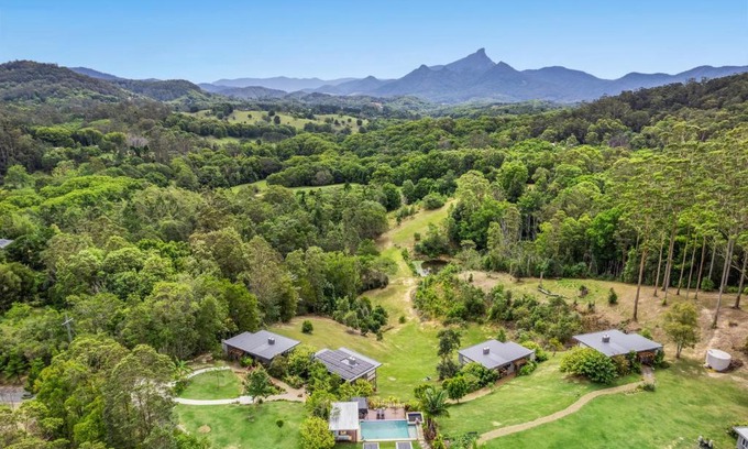 Smiths Creek Villa | Discover La Rochér Eco Retreat: 4-Star Oasis with Hot Tub
