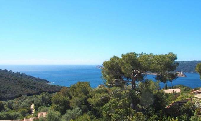 Ile du Levant Apartment | Discover La Roche aux Mouettes on Ile du Levant - Rated 9.8