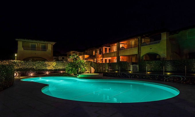 Pieve Vecchia House | Discover La Romantica - Cristina: Poolside Escape Awaits