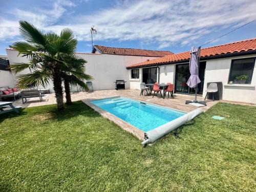Port District House | La Romerel: Family-Friendly Stay with Pool Near the Beach