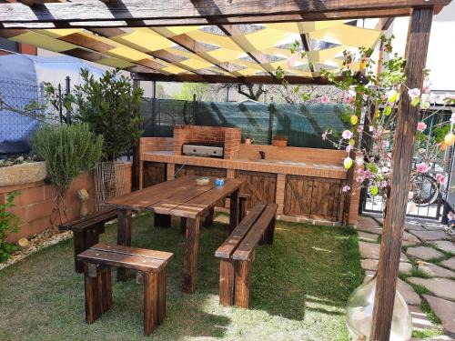 Ravina Apartment | Discover La Rondine: Family-Friendly Stay with Breakfast