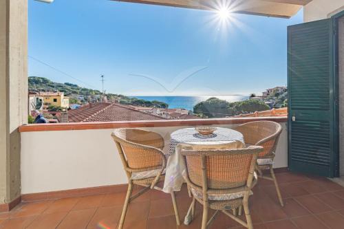Seccheto Apartment | Oceanfront Retreat at La Rondine su Seccheto - Goelba