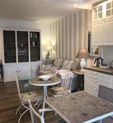 Fizzonasco Bed & Breakfast | Discover La Rosa Bianca: A 9/10 Rated Stay with Kitchen Access