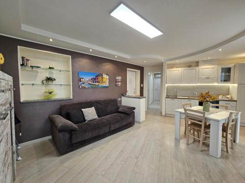 Stresa Apartment | Escape to La Rosa del Lago: 4-Star Family & Pet Friendly