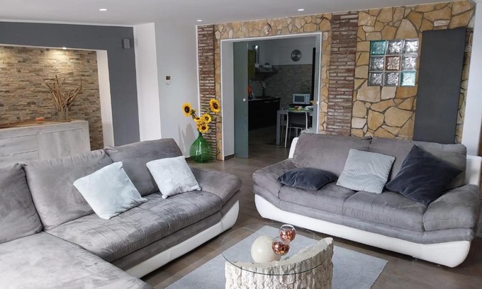 Mascalucia House | Discover La rosa dell'Etna: Oceanfront Bliss & Poolside Fun