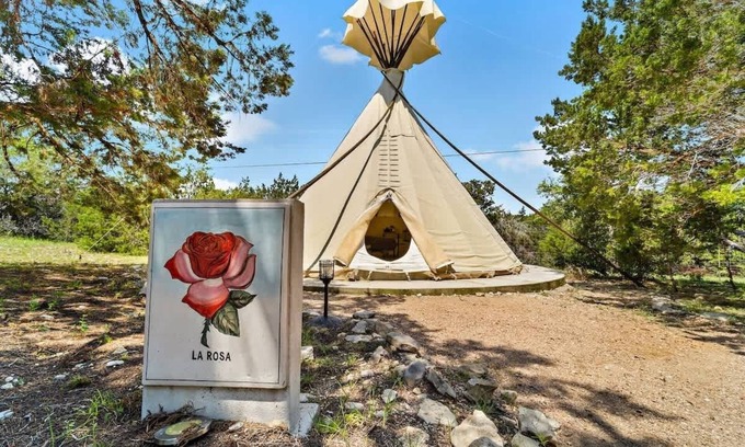 Dripping Springs House | Experience Tipi La Rosa with Pool Access in La Fortuna