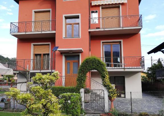 Cambiasca Apartment | La rosa rossa