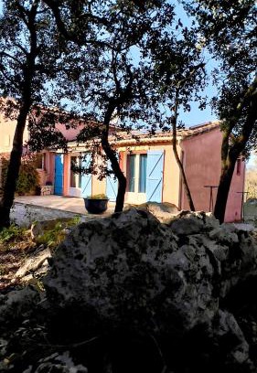 Neoules Apartment | Relax at La Rose Des Vents - Gite with Ocean Views