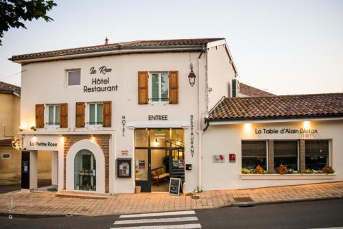 Julienas Hotel | Beautiful La Rose: Oceanfront Retreat with Pool Amenities