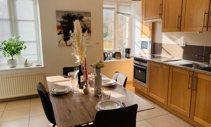 Jugon-les-Lacs-Commune-Nouvelle Apartment | Family-Friendly La Roseraie de L'Arguenon in City Center