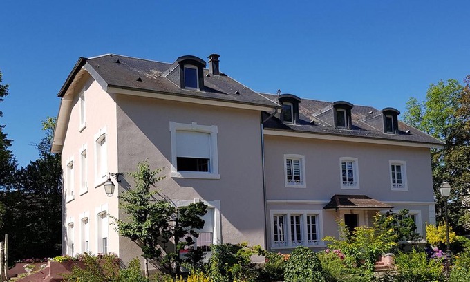 Sentheim Bed & Breakfast | La Roseraie: Oceanfront Retreat with Spa & Pool Access