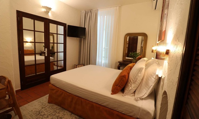 Vence Hotel | Experience LA Roseraie Year-Round with Ocean View & Breakfast