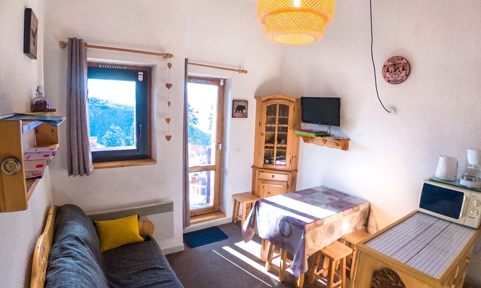 La Rosiere Apartment | Cozy La Rosière Apartment for 6 with Balcony & Garage
