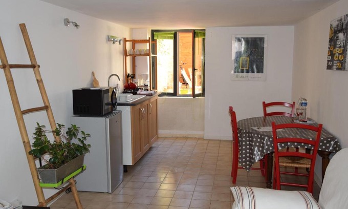 Beaune Apartment | Scenic Oceanfront Retreat at La Route des Vins, Rated 8.5/10