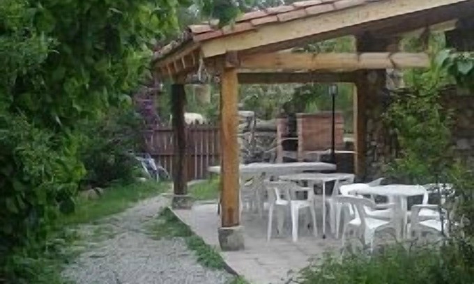 Alameda del Valle Cottage | Family-Friendly La Sauca Rural Apartment with Kitchen Access