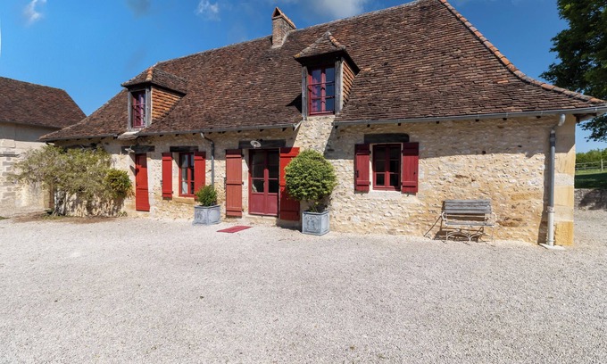 Bars House | La Sautie – Charming House with Heated Pool & Private Tennis Court, Close to Lascaux & Sarlat