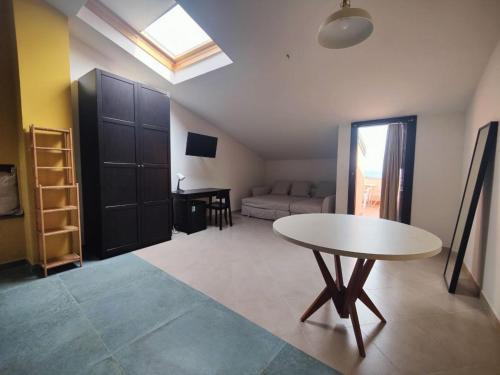 Aci Trezza Bed & Breakfast | Pet-Friendly Ocean View Rooms at La Scivola - Rated 10/10