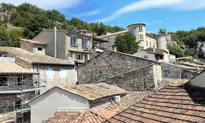 Vogue House | Guest Rated 10/10 at La Secrète with Breakfast & Kitchen