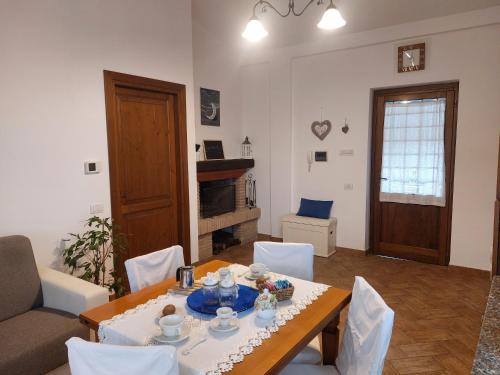 Montecchio Apartment | Relax at La Selvarella: Family-Friendly with Pool & Hot Tub