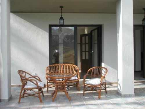 Ortiguero House | Family-Friendly Retreat at La Senda del Casaño - Rated 9.6
