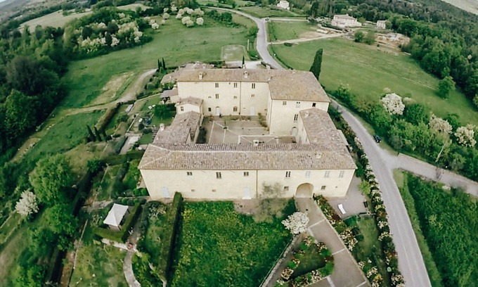 Monteriggioni Apartment | Discover La Senesina: Top-Rated Tuscan Getaway with Spa