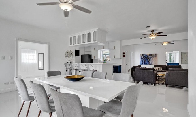Ives Estates Villa | Stylish La Serre Miami Home with Private Pool & Kitchen