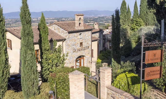 Lucignano House | Experience Relaxation at La Smarrita with Private Pool