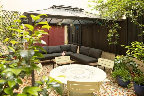5th Arrondissement Apartment | Welcoming La Sorbonne Fleurie: Family-Friendly Retreat
