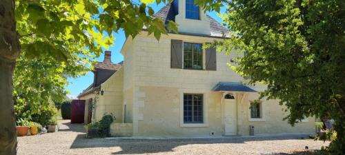 Saint-Avertin Bed & Breakfast | Experience La Sorellerie with Ocean Views and Top Ratings