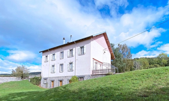 Plainfaing House | Accessible Cottage Retreat for Groups by the Lake