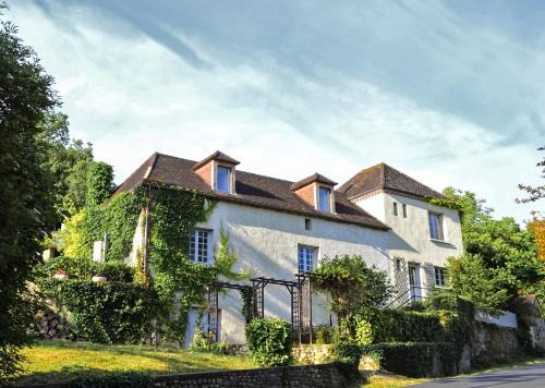 Saint-Cybranet Bed & Breakfast | Beautiful La Source: Oceanfront Bliss with High Ratings