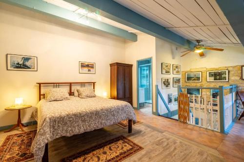 Gemozac House | Relaxing Getaway at La Source - Gîtes De La Tournerie