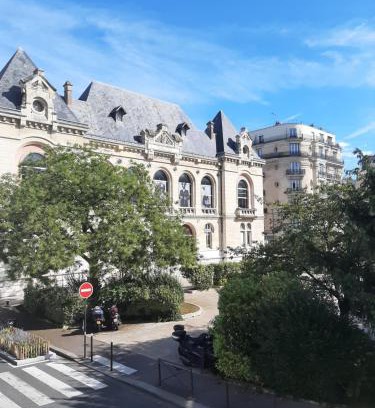 Parchamp–Albert Kahn Apartment | Experience La Studette du Théâtre: Guest Rated 8.6/10