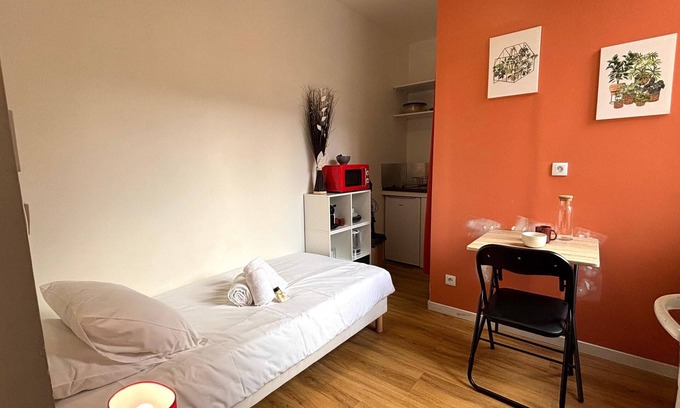 Les Poulettes Apartment | Cozy Studio Near Metro with Kitchen Amenities at Le Mignon