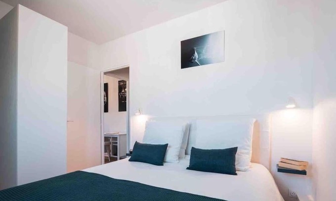 Charleville-Mezieres Apartment | Guest Rated 9.3 - Family-Friendly La Suite 7 Gîte Urbain