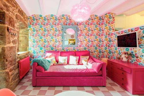 Corcubion Apartment | Explore La Suite Años 50: Oceanfront Comfort & Hot Tub