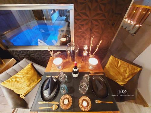 La Calamine Apartment | Elegant La Suite with Spa and Hot Tub Amenities