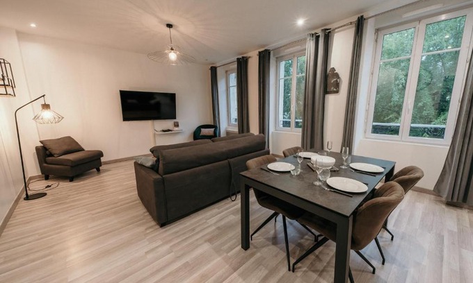 Charleville-Mezieres Apartment | Guest Rated 9.1 at La Suite Delahaye with Breakfast Included