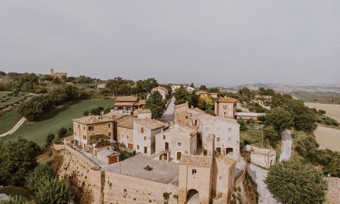 Arcevia Apartment | Discover La Suite in Piazza: Poolside Retreat in Borgo Loretello