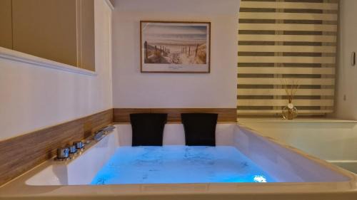 Boissettes Apartment | La suite Nature jacuzzi au cœur du château de Boissettes