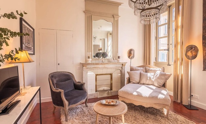 Avignon City Centre Apartment | Historic Avignon Retreat - Family Friendly & Kitchen Equipped